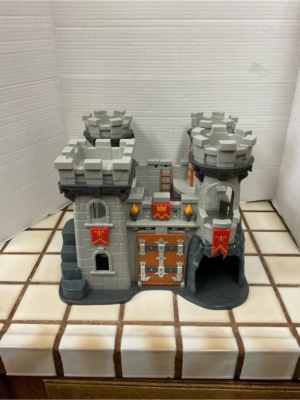 Adventure Castle Building Set - Gray and Red Play Castle